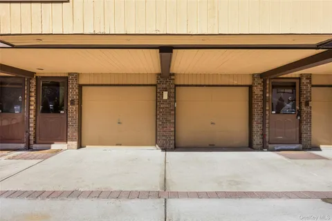 $850,000 | 27 Bond Street, Unit B, Great Neck, NY 11021