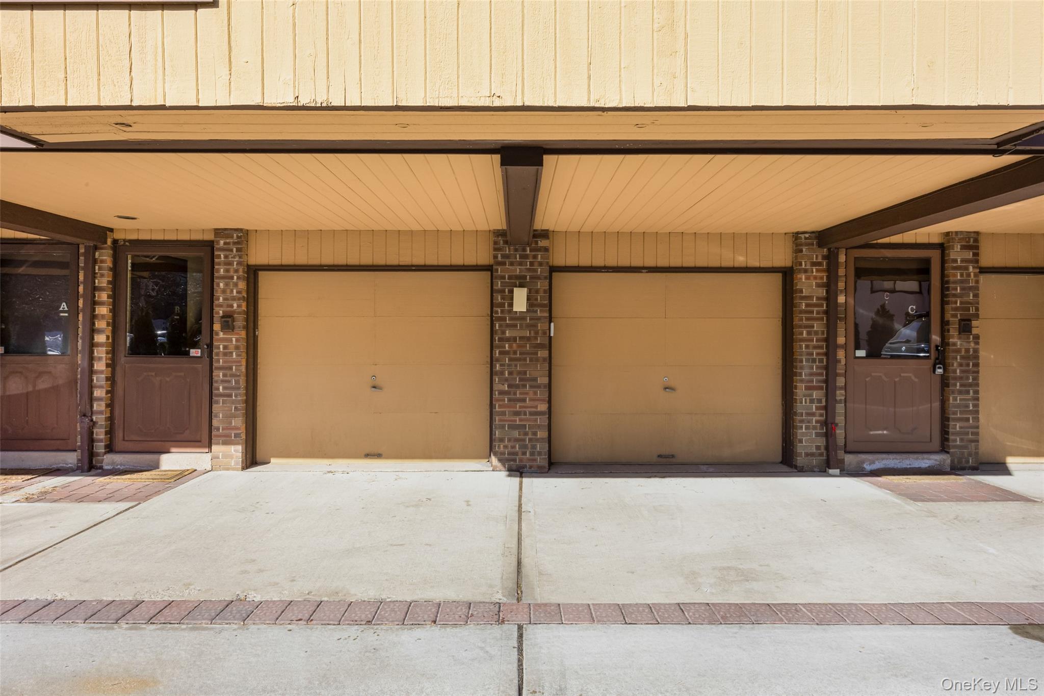 27 Bond Street, Unit B Great Neck, NY 11021 - Photo 2 of 13