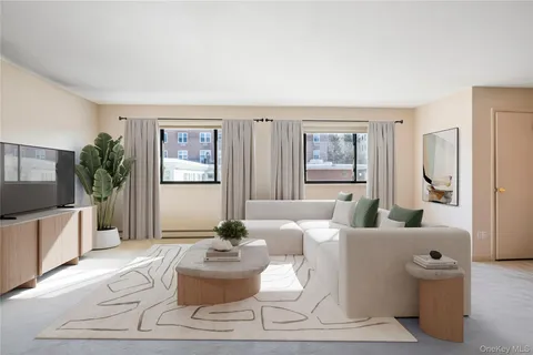 $850,000 | 27 Bond Street, Unit B, Great Neck, NY 11021