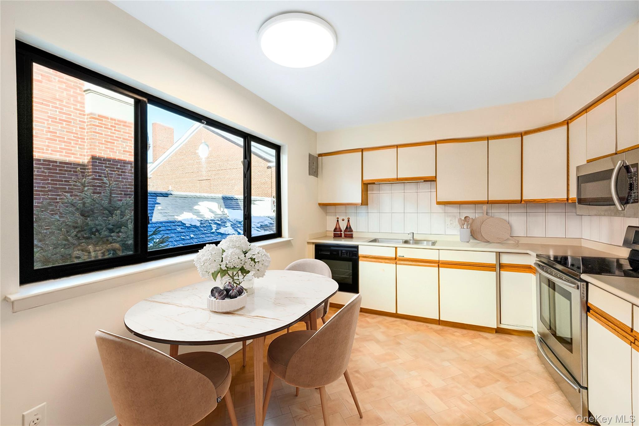 27 Bond Street, Unit B Great Neck, NY 11021 - Photo 5 of 13 Virtually staged