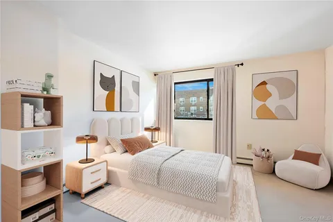 $850,000 | 27 Bond Street, Unit B, Great Neck, NY 11021