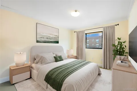 $850,000 | 27 Bond Street, Unit B, Great Neck, NY 11021