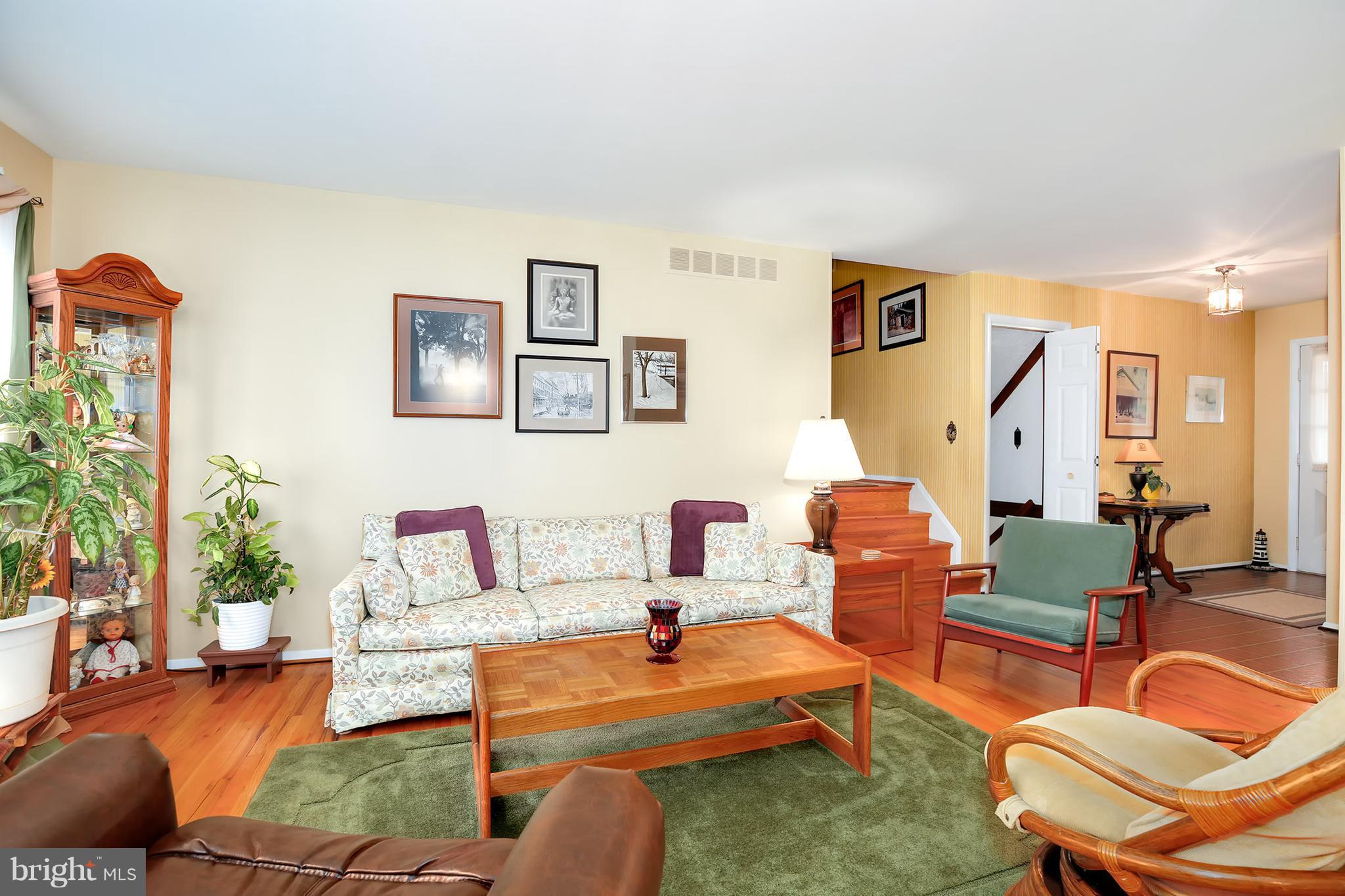 9007 Kilbride Road Baltimore, MD 21236 - Photo 5 of 30 a living room with furniture and a lamp
