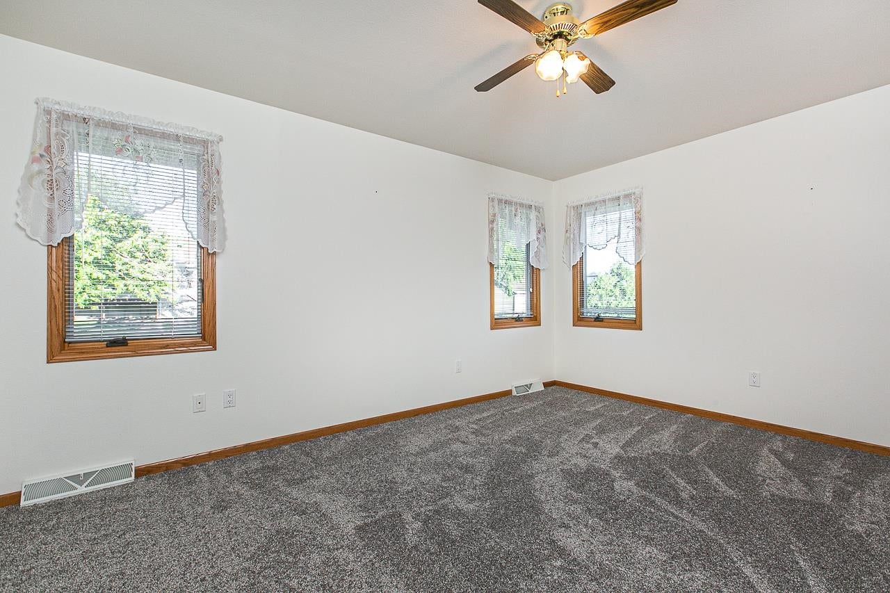 2260 Yorktown Road Dubuque, IA 52002 - Photo 11 of 28 Gallery Image 11