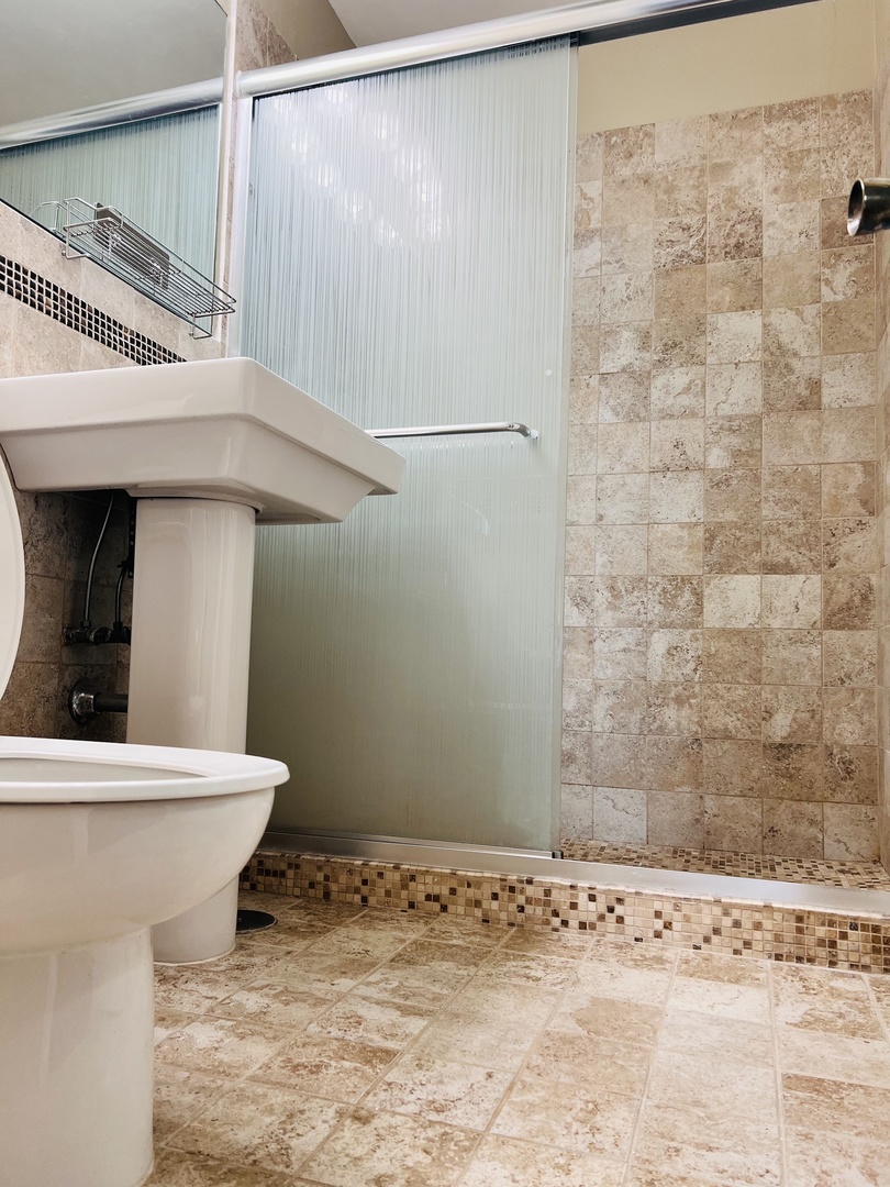 6301 North Sheridan Road, Unit 7O Chicago, IL 60660 - Photo 22 of 43