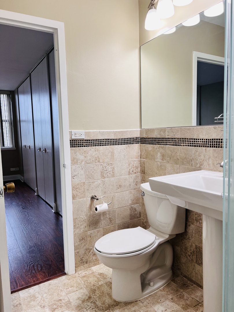 6301 North Sheridan Road, Unit 7O Chicago, IL 60660 - Photo 23 of 43