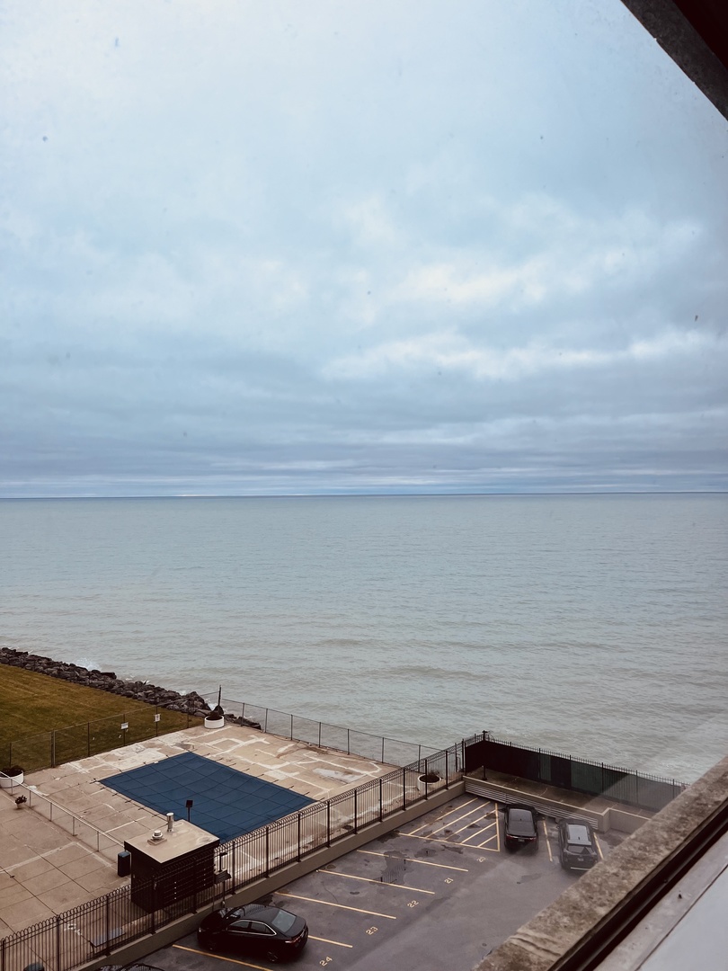6301 North Sheridan Road, Unit 7O Chicago, IL 60660 - Photo 30 of 43 a view of a swimming pool with an ocean view