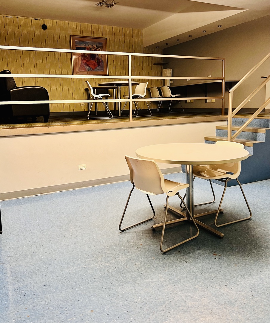 6301 North Sheridan Road, Unit 7O Chicago, IL 60660 - Photo 36 of 43 a room with table chairs and wooden floor