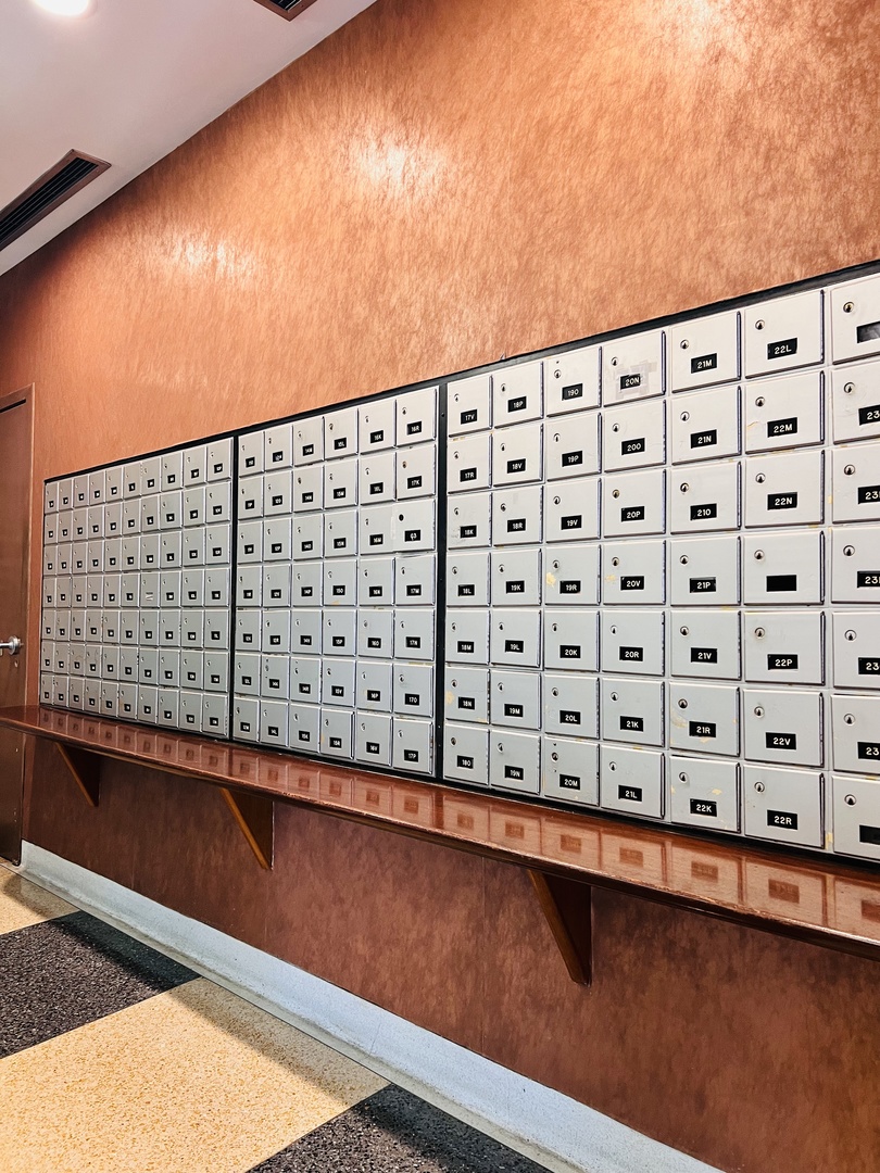 6301 North Sheridan Road, Unit 7O Chicago, IL 60660 - Photo 5 of 43 a view of a large window