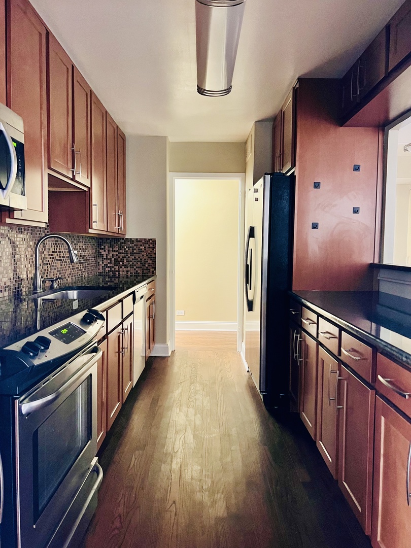 6301 North Sheridan Road, Unit 7O Chicago, IL 60660 - Photo 6 of 43