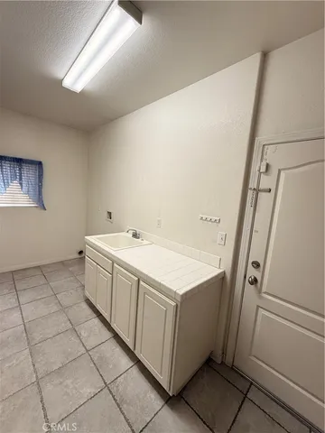 $2,900 | 12662 Fair Glen Lane, Victorville, CA 92392