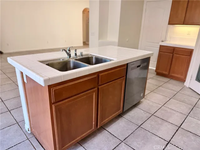 $2,900 | 12662 Fair Glen Lane, Victorville, CA 92392