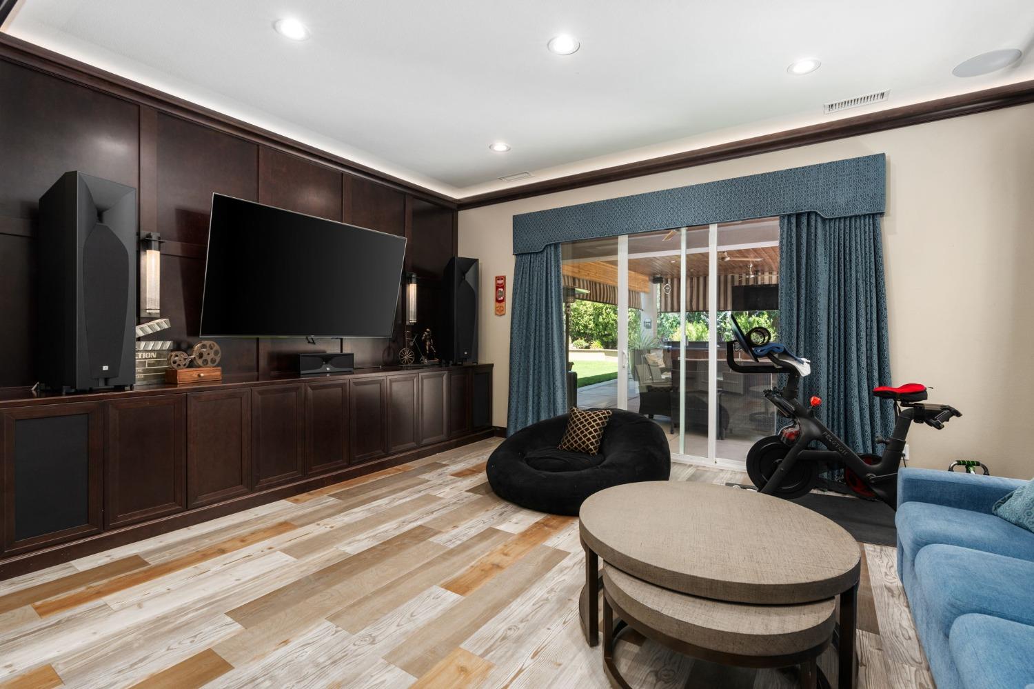 415 Heritage Avenue Clovis, CA 93619 - Photo 26 of 56 a living room with furniture and a flat screen tv