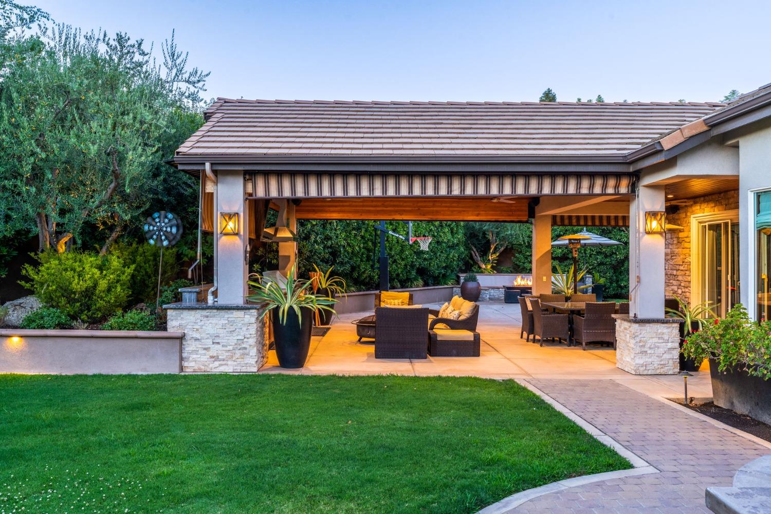 415 Heritage Avenue Clovis, CA 93619 - Photo 34 of 56 a patio with table and chairs and potted plants