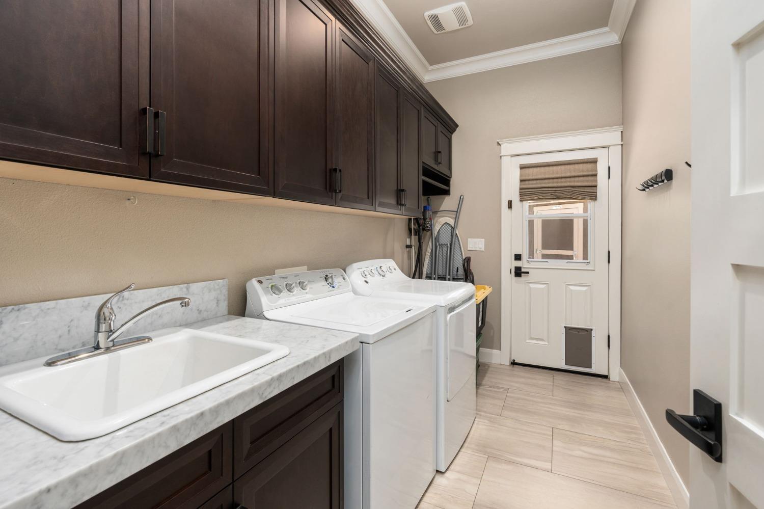 415 Heritage Avenue Clovis, CA 93619 - Photo 42 of 56 a kitchen with a sink and cabinets