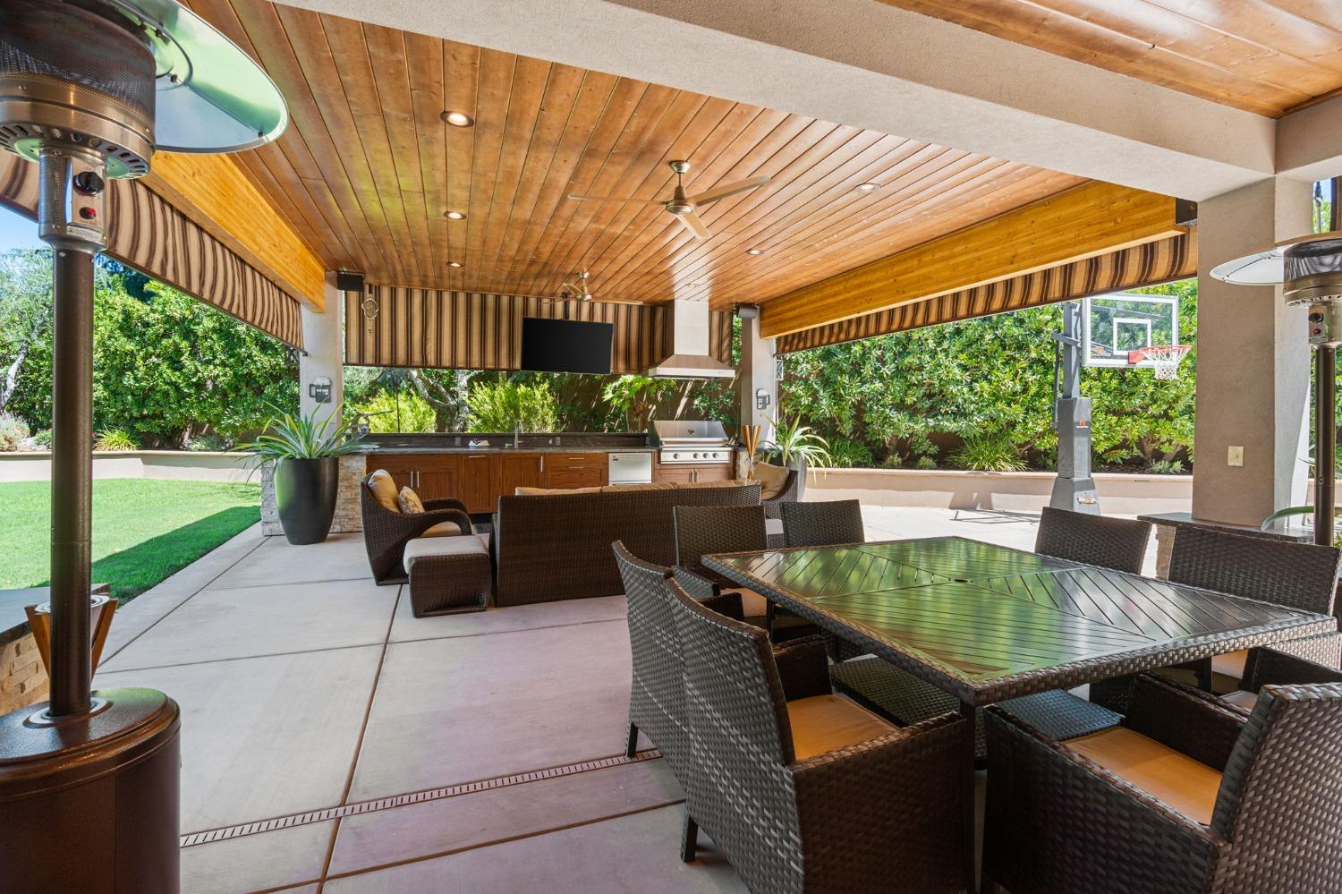 415 Heritage Avenue Clovis, CA 93619 - Photo 43 of 56 a outdoor dining space with furniture and garden view