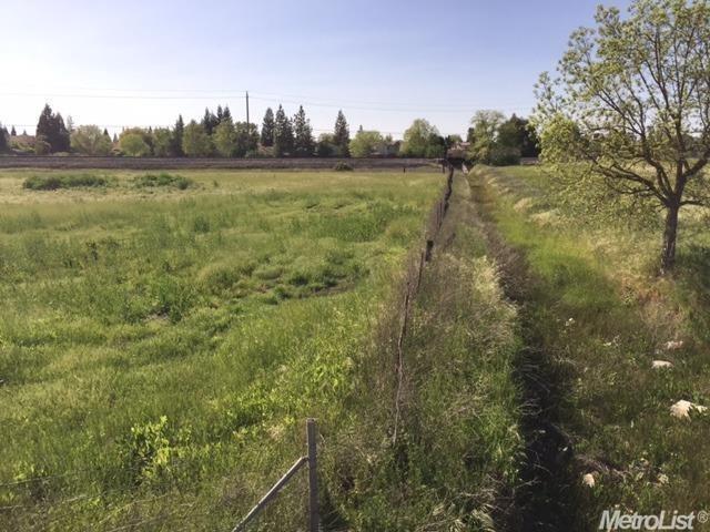 9040 Elk Grove Florin Road Elk Grove, CA 95624 - Photo 5 of 12 a view of a lake from a yard