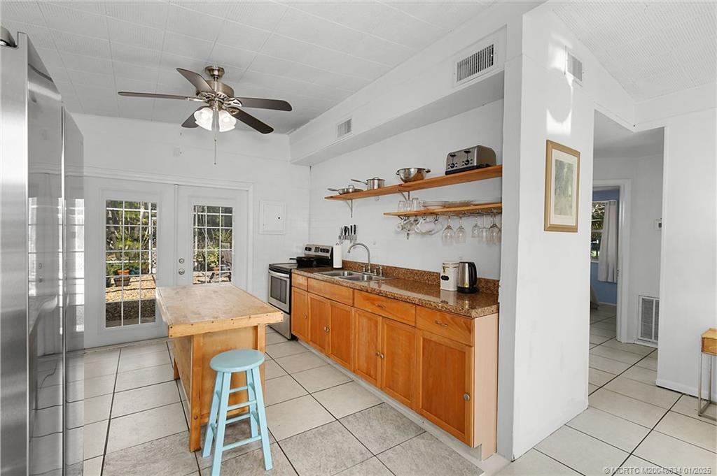 1013 Southeast 10th Street Stuart, FL 34996 - Photo 14 of 45