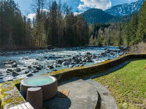 $750,000 | 9909 353rd Drive Northeast, Granite Falls, WA 98252