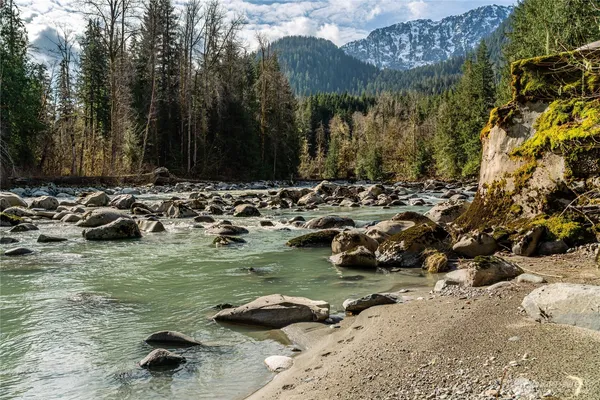 $750,000 | 9909 353rd Drive Northeast, Granite Falls, WA 98252