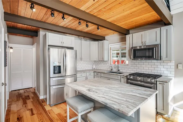 $750,000 | 9909 353rd Drive Northeast, Granite Falls, WA 98252