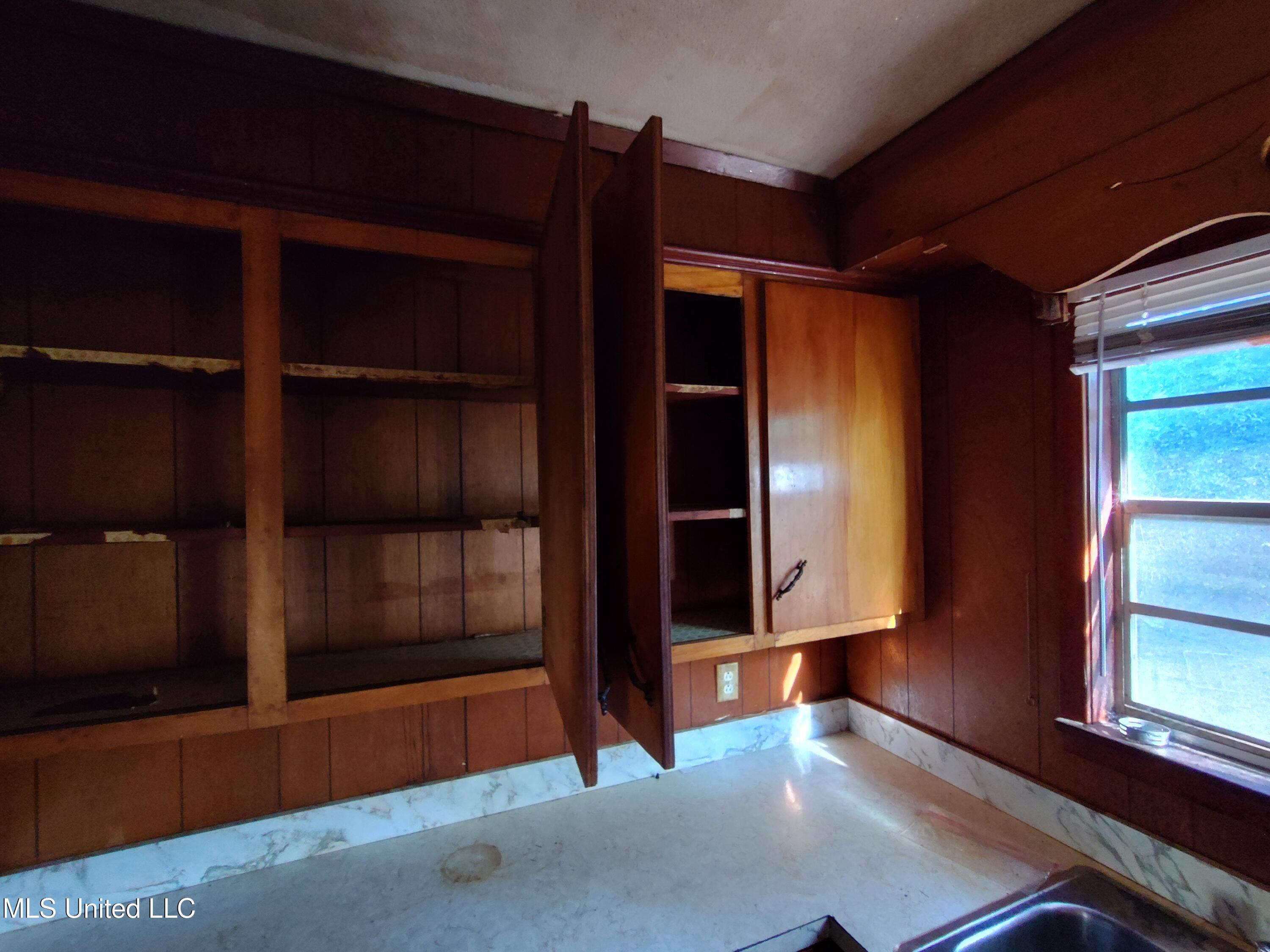 110 Claiborne Street Port Gibson, MS 39150 - Photo 13 of 24 110 Claiborne kitchen cabinet 2