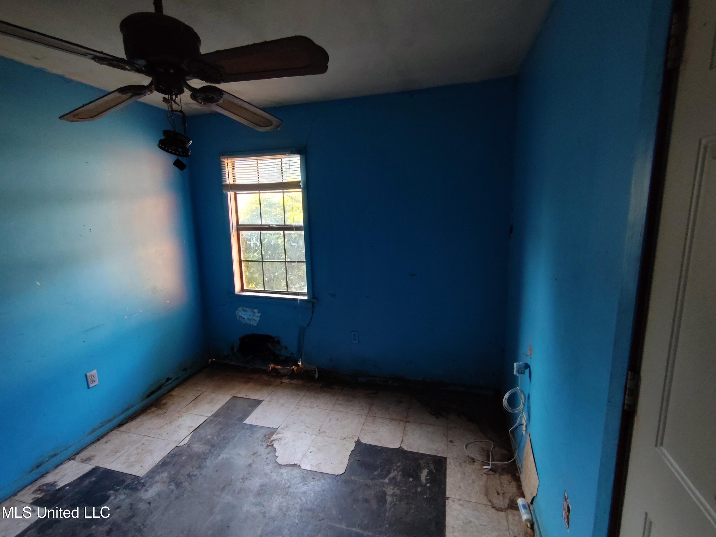 110 Claiborne Street Port Gibson, MS 39150 - Photo 16 of 24 110 Claiborne back bedroom 2