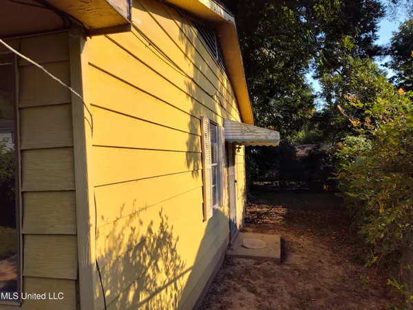 $9,430 | 110 Claiborne Street, Port Gibson, MS 39150