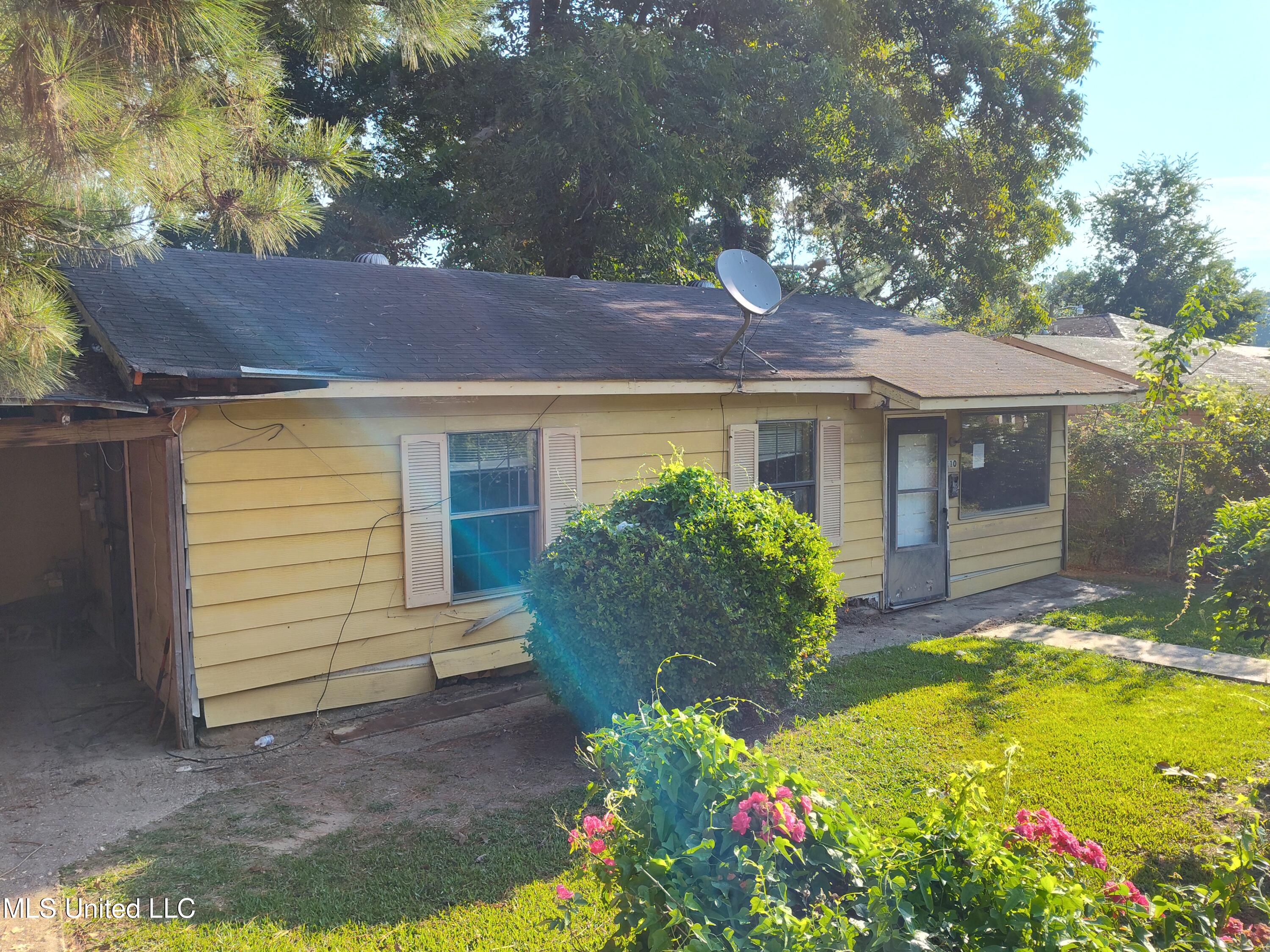 110 Claiborne Street Port Gibson, MS 39150 - Photo 24 of 24 110 Claiborne front - roof