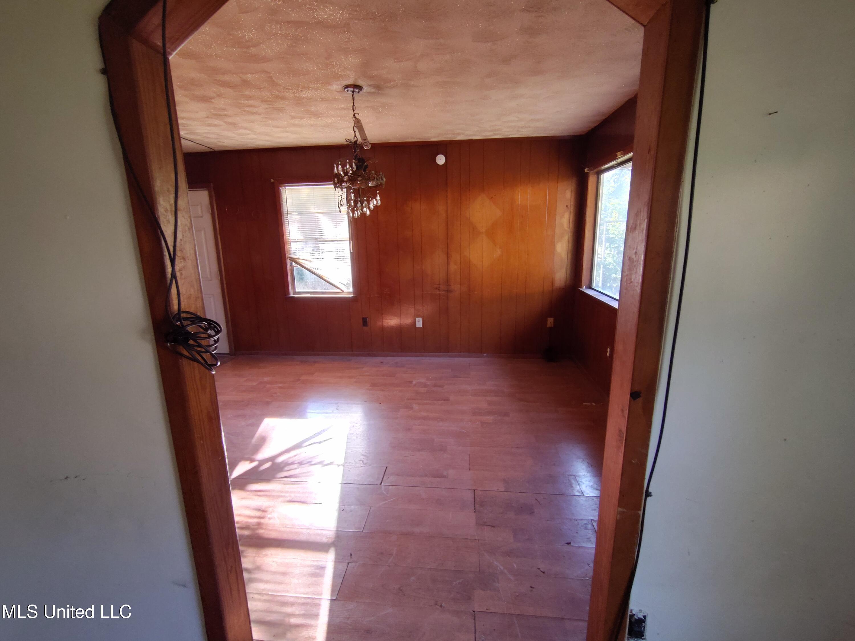 110 Claiborne Street Port Gibson, MS 39150 - Photo 6 of 24 110 Claiborne living 2
