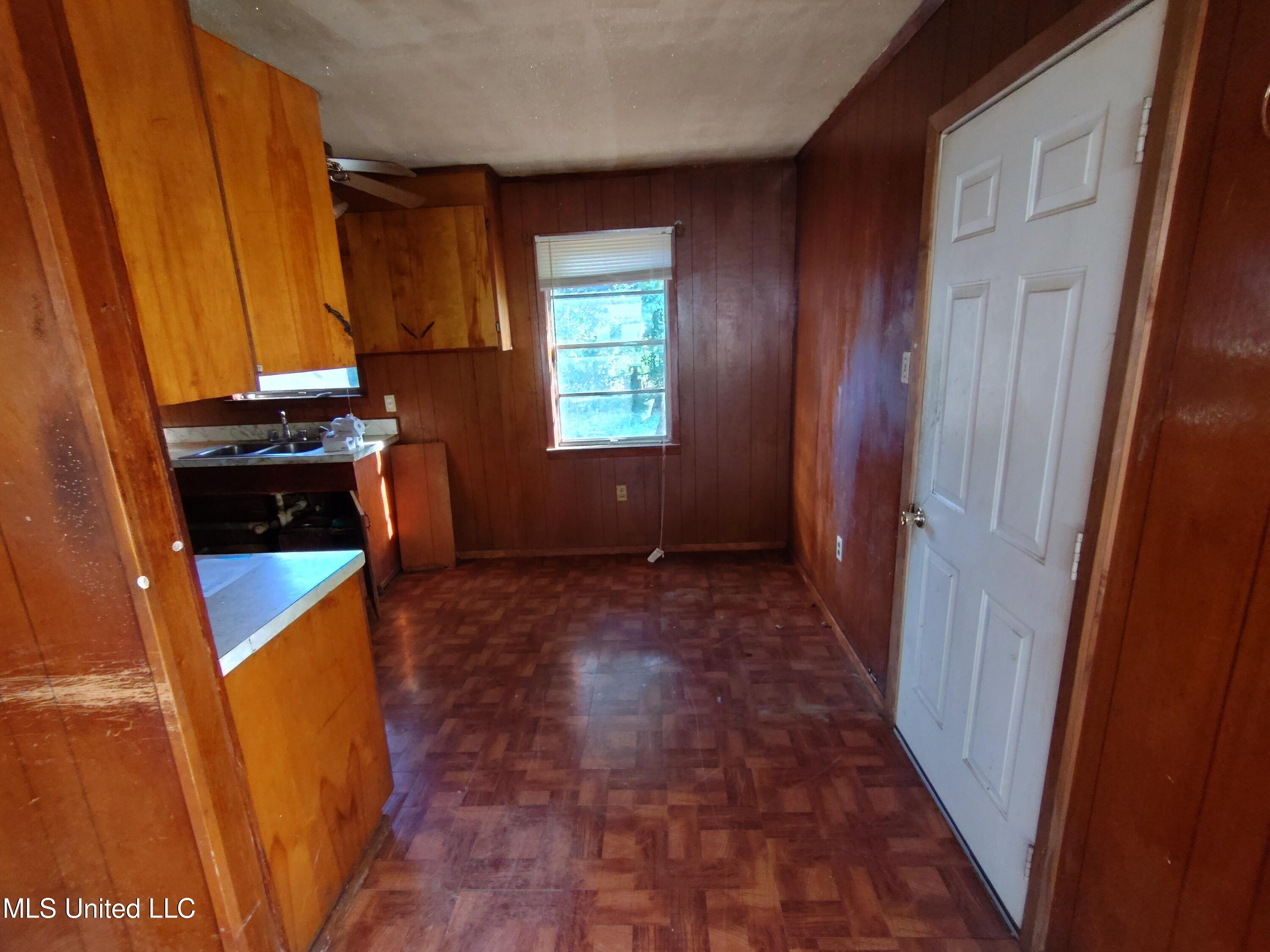 110 Claiborne Street Port Gibson, MS 39150 - Photo 10 of 24 110 Claiborne kitchen