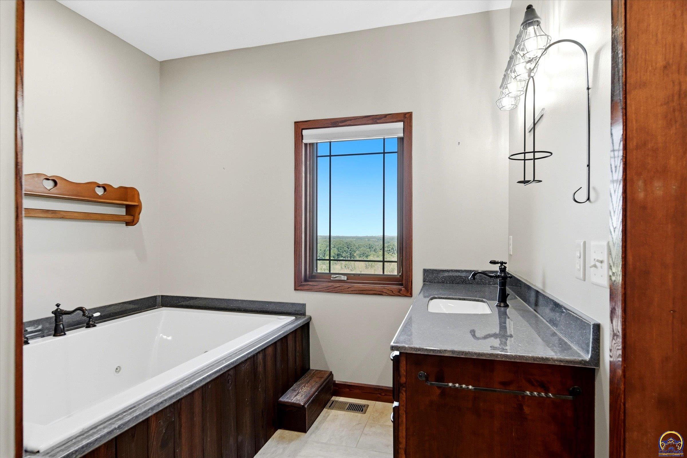 6010 Southwest Douglas Road Topeka, KS 66610 - Photo 12 of 25