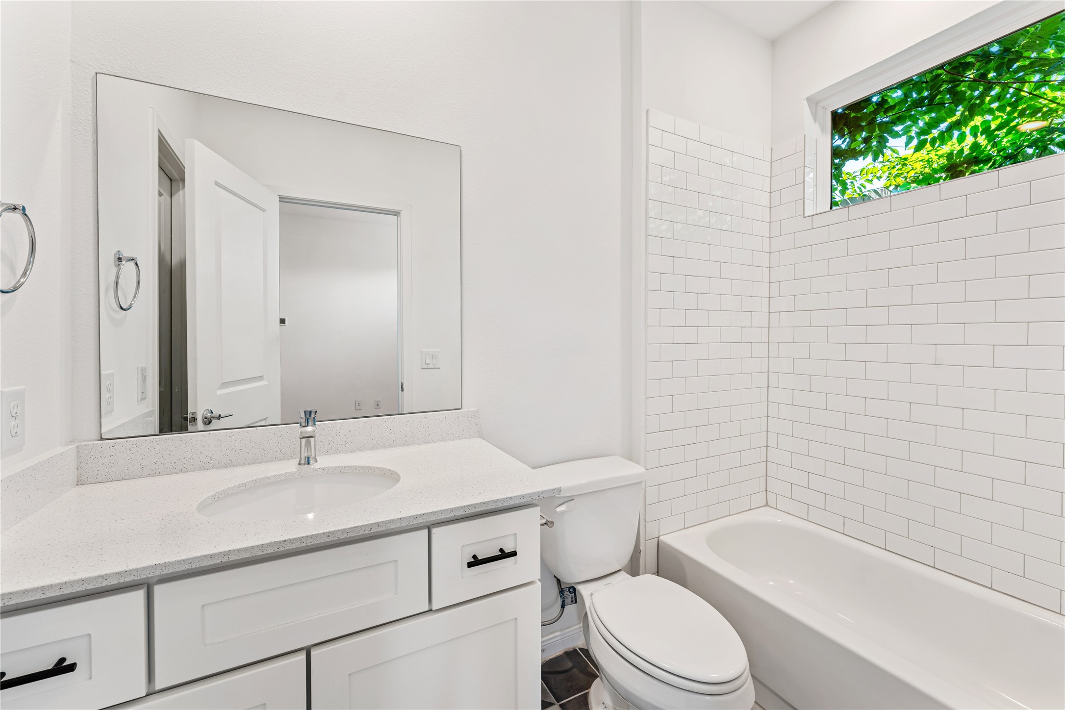 1526 Ojeman Road, Unit A Houston, TX 77055 - Photo 5 of 28