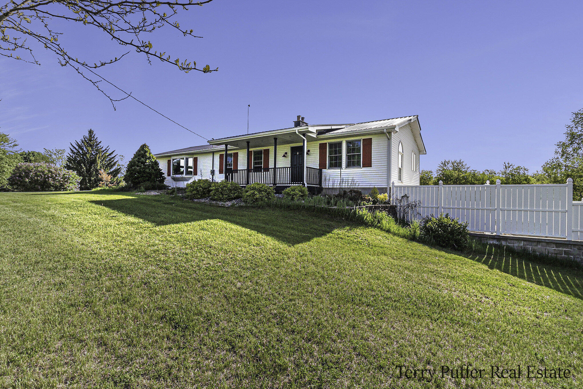 11580 Satterlee Road Lakeview, MI 48850 - Photo 1 of 43 049_625a0996_copy
