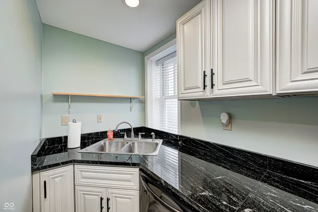 $1,400 | 230 East 9th Street, Unit 401, Indianapolis, IN 46204