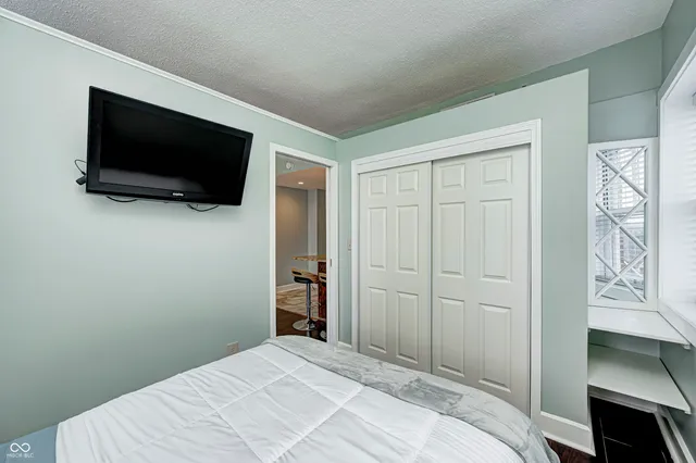 $1,400 | 230 East 9th Street, Unit 401, Indianapolis, IN 46204