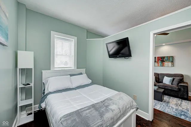 $1,400 | 230 East 9th Street, Unit 401, Indianapolis, IN 46204