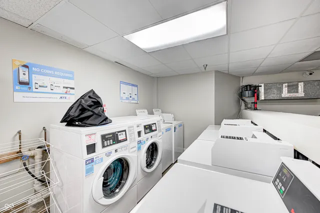 $1,400 | 230 East 9th Street, Unit 401, Indianapolis, IN 46204