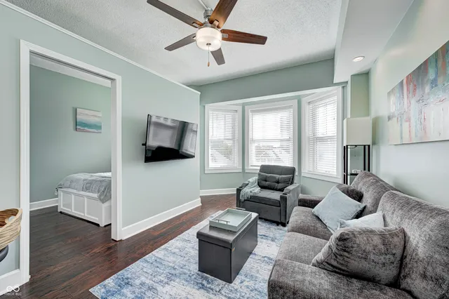 $1,400 | 230 East 9th Street, Unit 401, Indianapolis, IN 46204