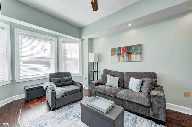 $1,400 | 230 East 9th Street, Unit 401, Indianapolis, IN 46204