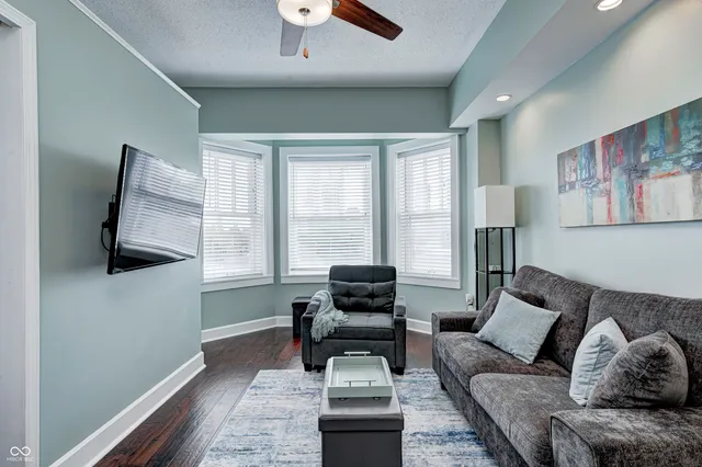 $1,400 | 230 East 9th Street, Unit 401, Indianapolis, IN 46204