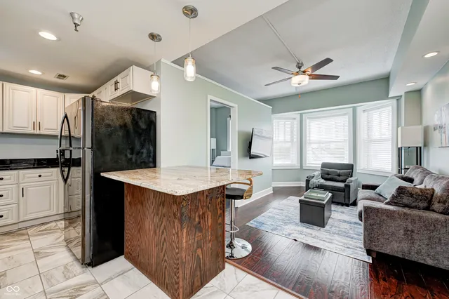 $1,400 | 230 East 9th Street, Unit 401, Indianapolis, IN 46204