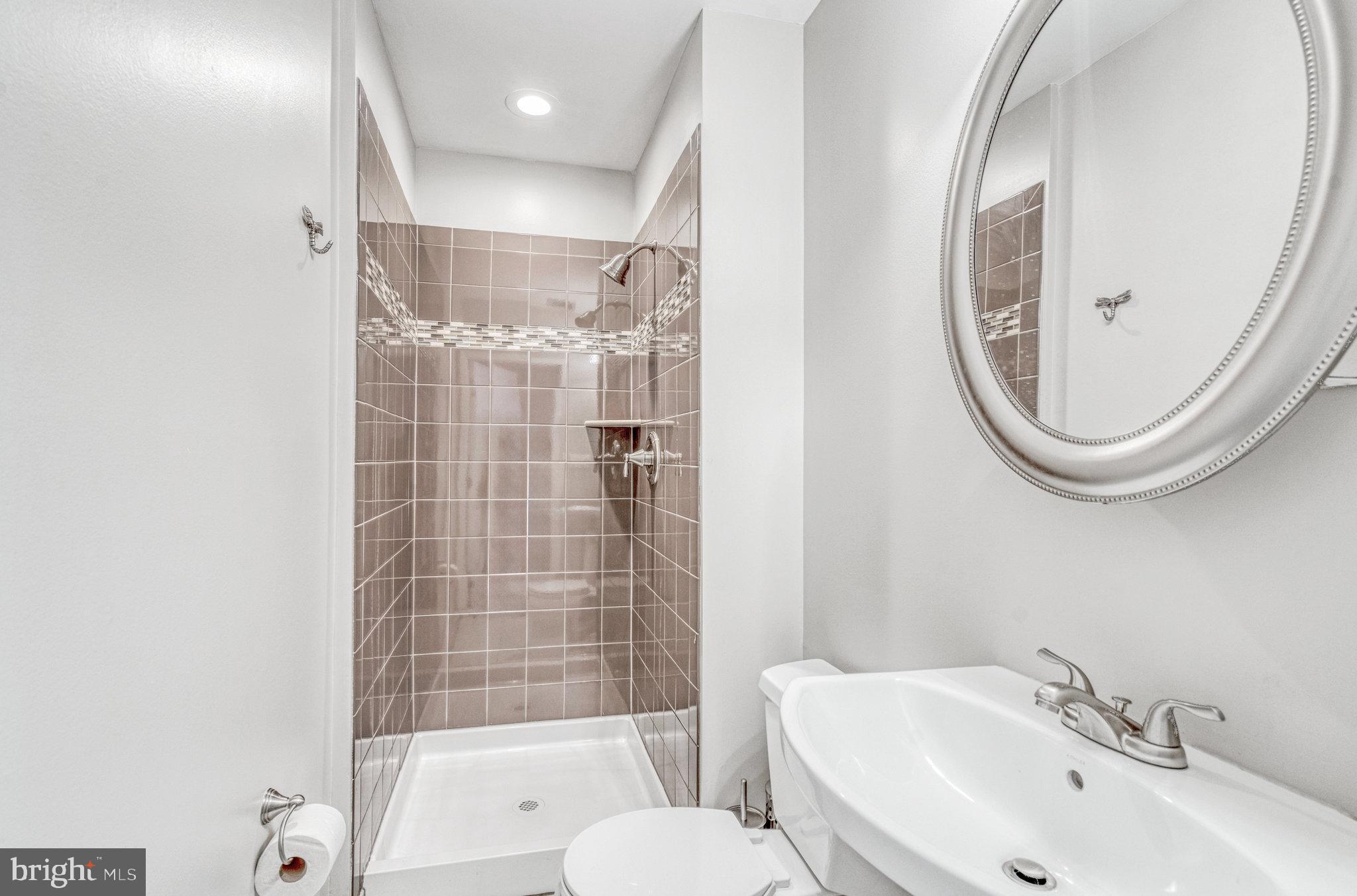 5910 Minutemen Road, Unit 294 Springfield, VA 22152 - Photo 18 of 34 Primary Bath
