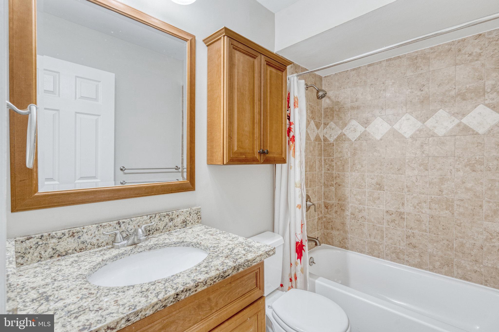 5910 Minutemen Road, Unit 294 Springfield, VA 22152 - Photo 23 of 34 Upstairs Full Bath