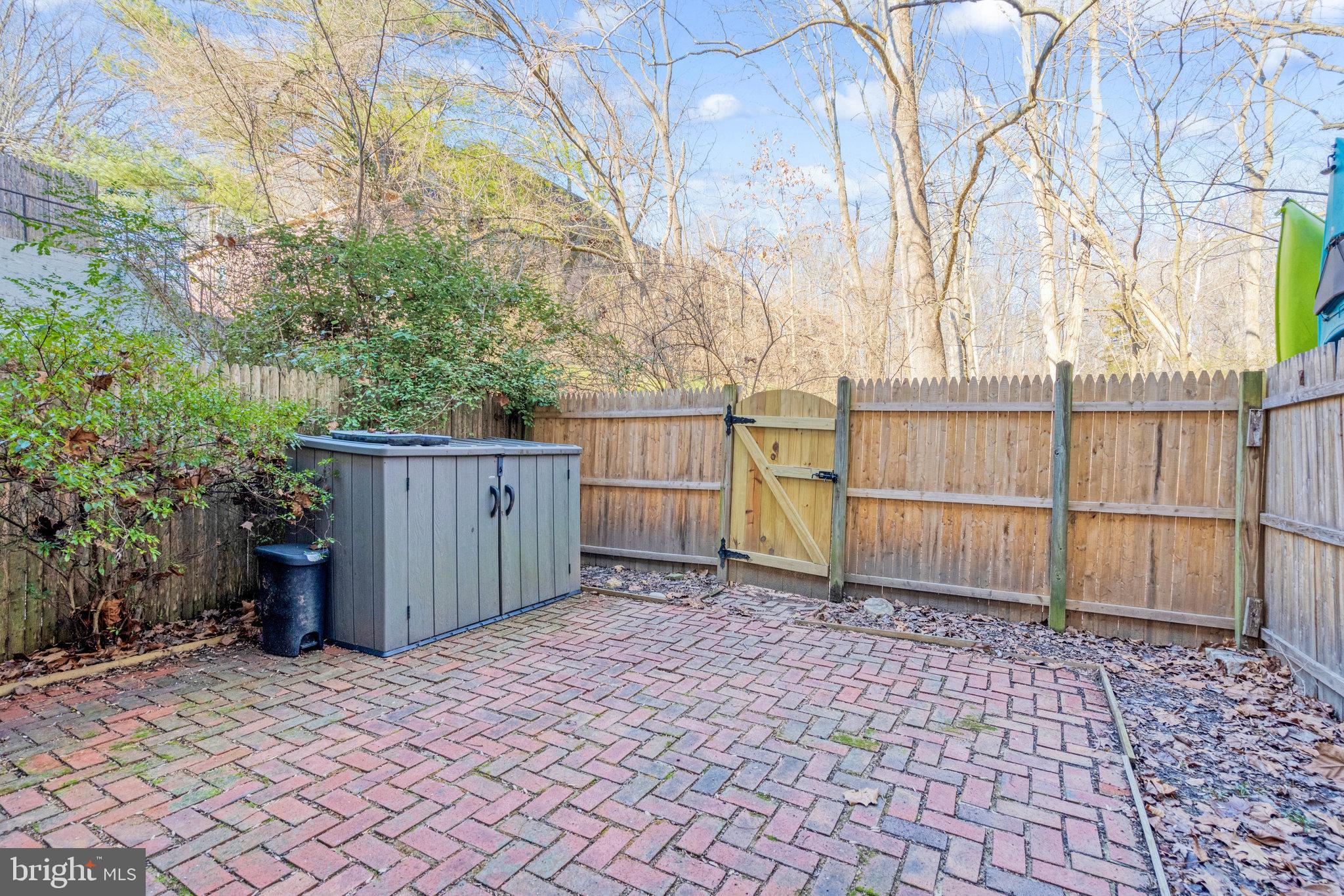 5910 Minutemen Road, Unit 294 Springfield, VA 22152 - Photo 28 of 34 Exterior Back