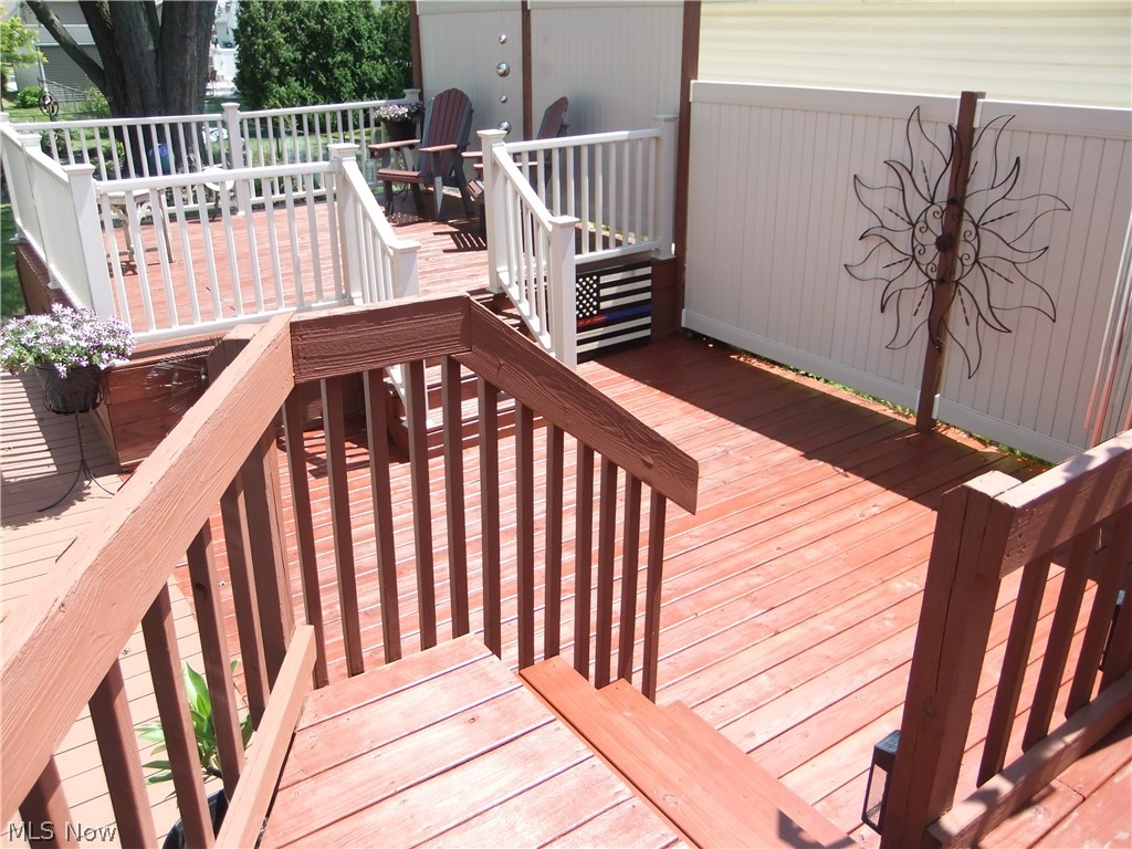 1329 Lander Road Cleveland, OH 44124 - Photo 4 of 32