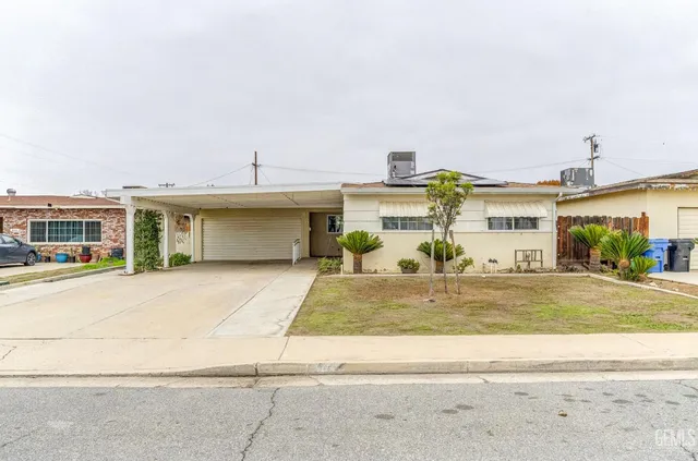 a view of a white building