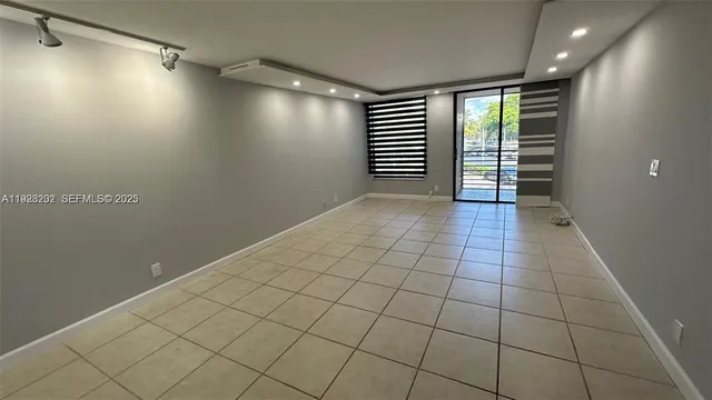 $2,050 | 6301 North University Drive, Unit 219, Tamarac, FL 33321