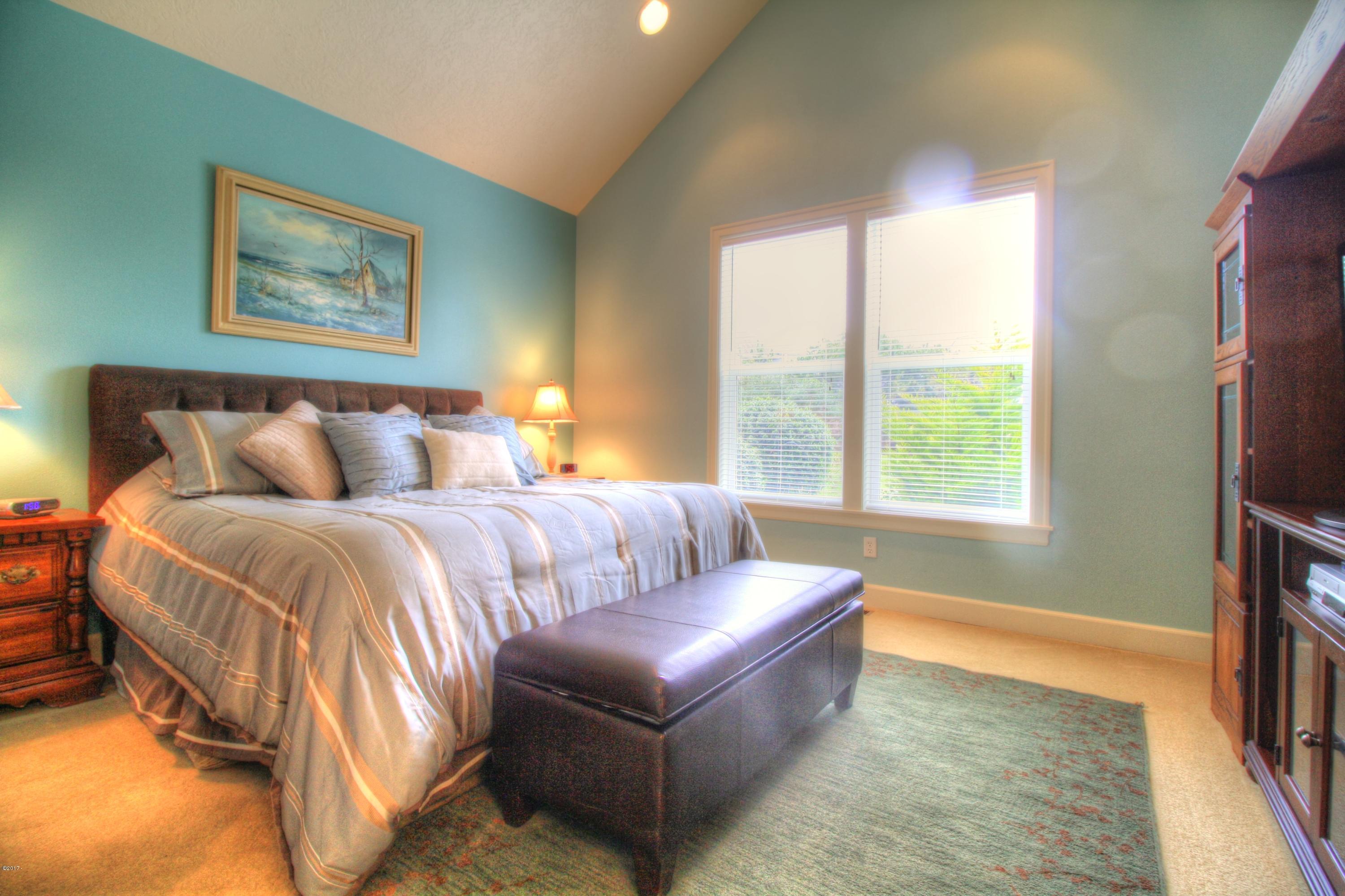 230 Southwest 60th Loop Newport, OR 97366 - Photo 11 of 42 Master Bedroom 1