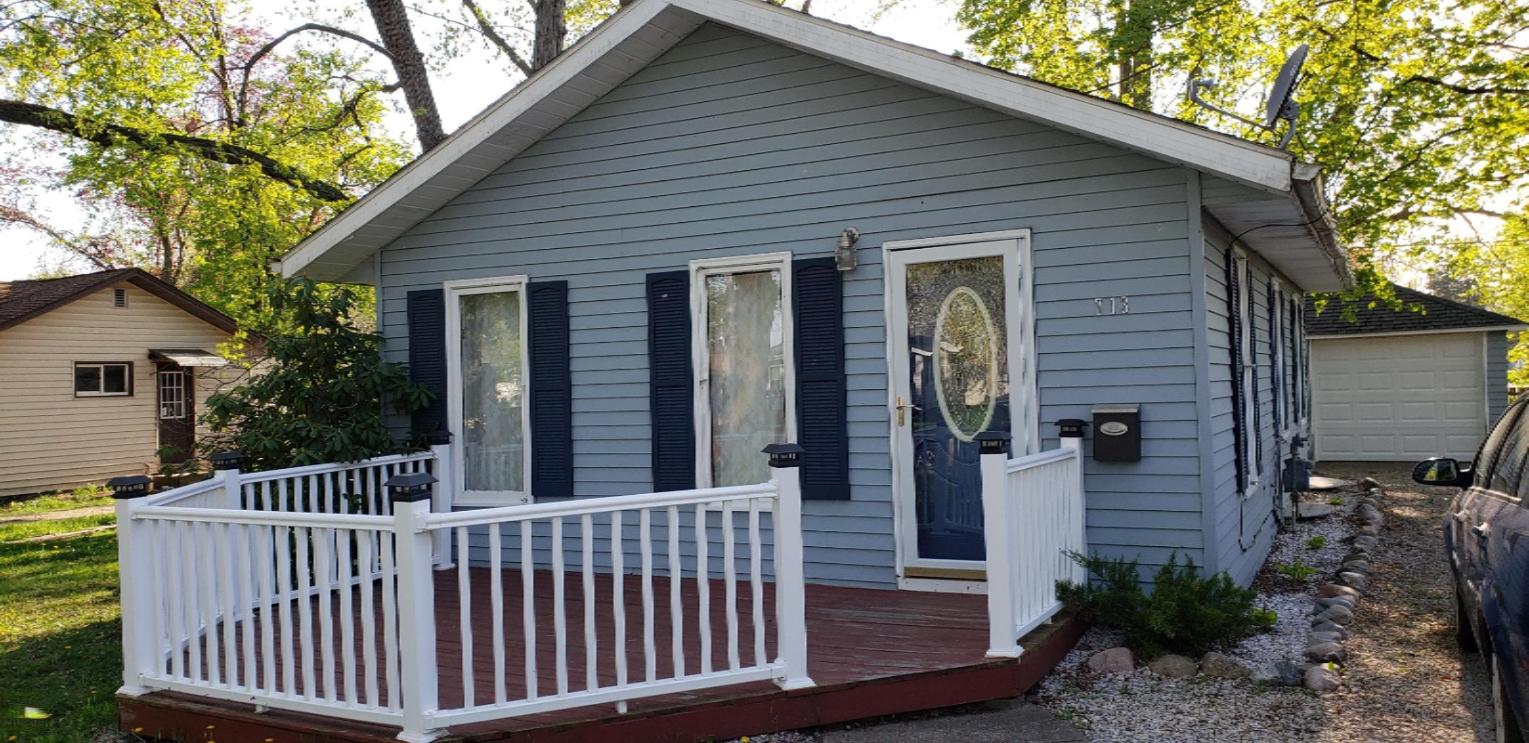 713 South Hooker Avenue Three Rivers, MI 49093 - Photo 2 of 14 Inviting front deck!